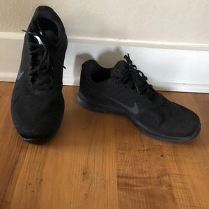 Black Nike Trainers